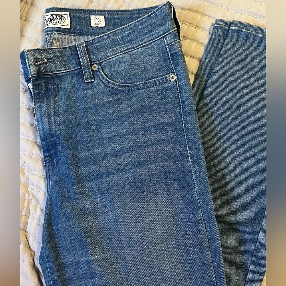 EUC Lucky Brand Blue Jeans